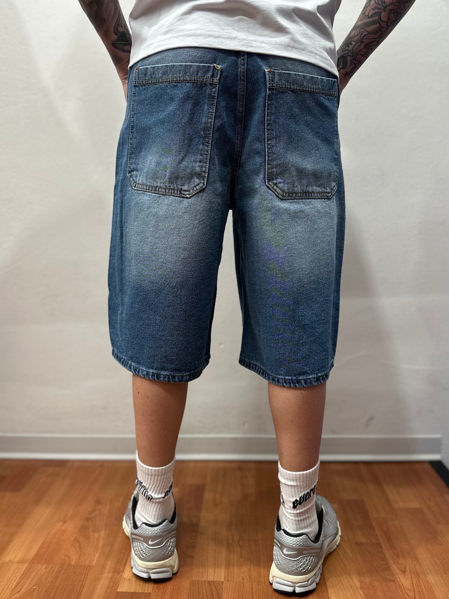 SHORT 02
