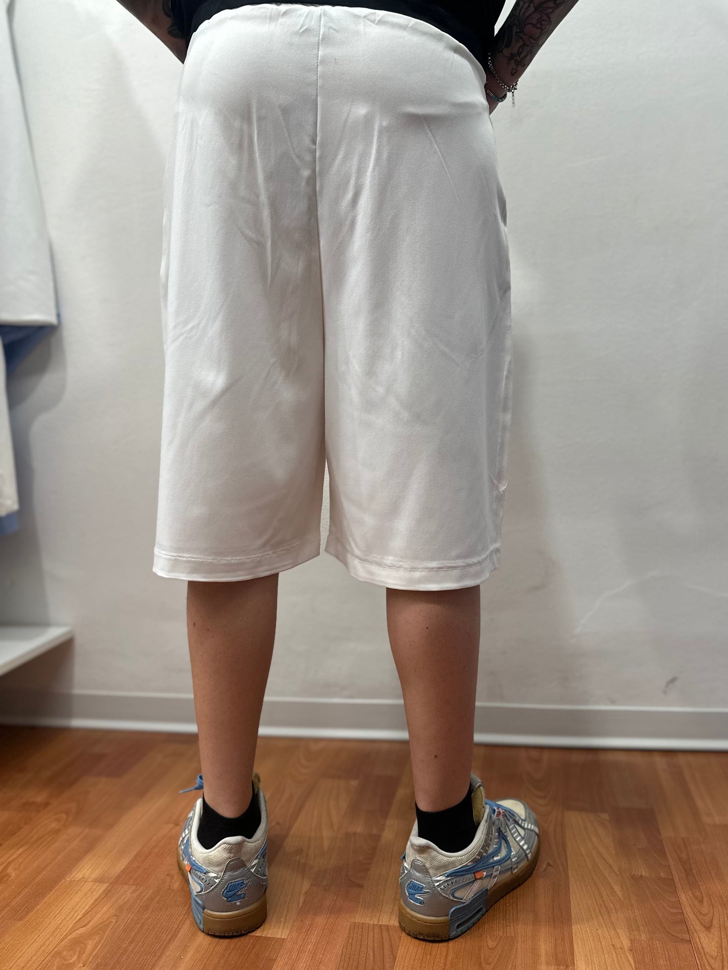 SHORT OVER COMFY BIANCO