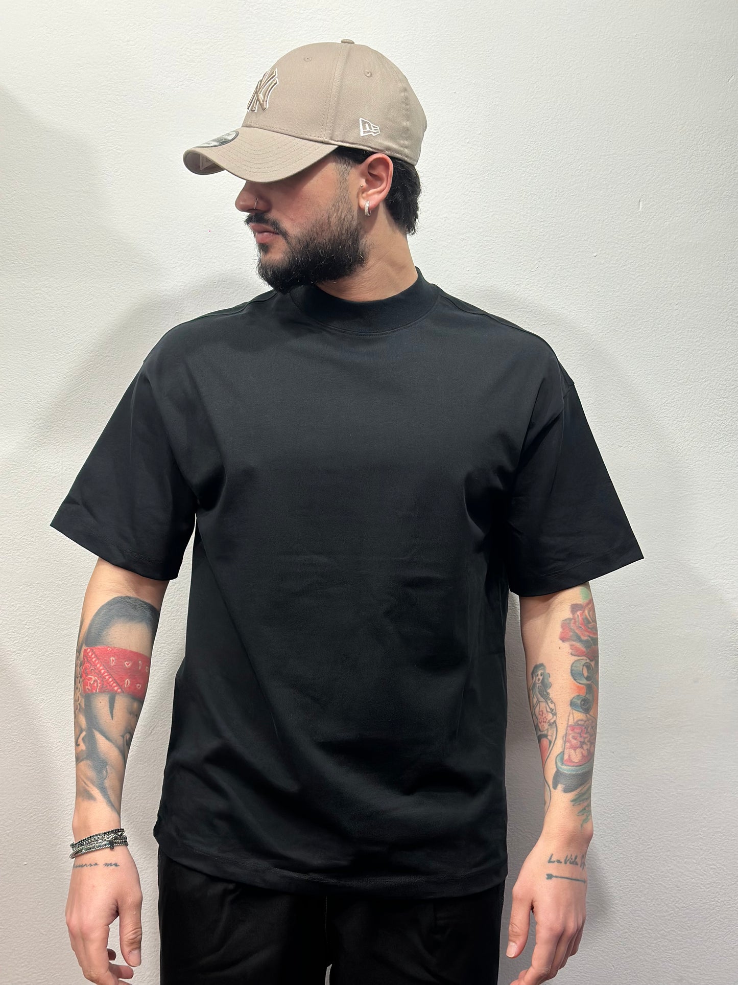 T-SHIRT PREMIUM NERA