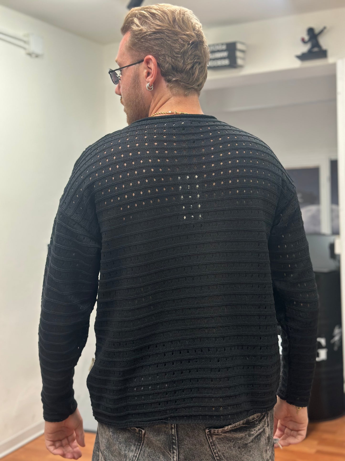 PULL TRAFORATO CROP NERO