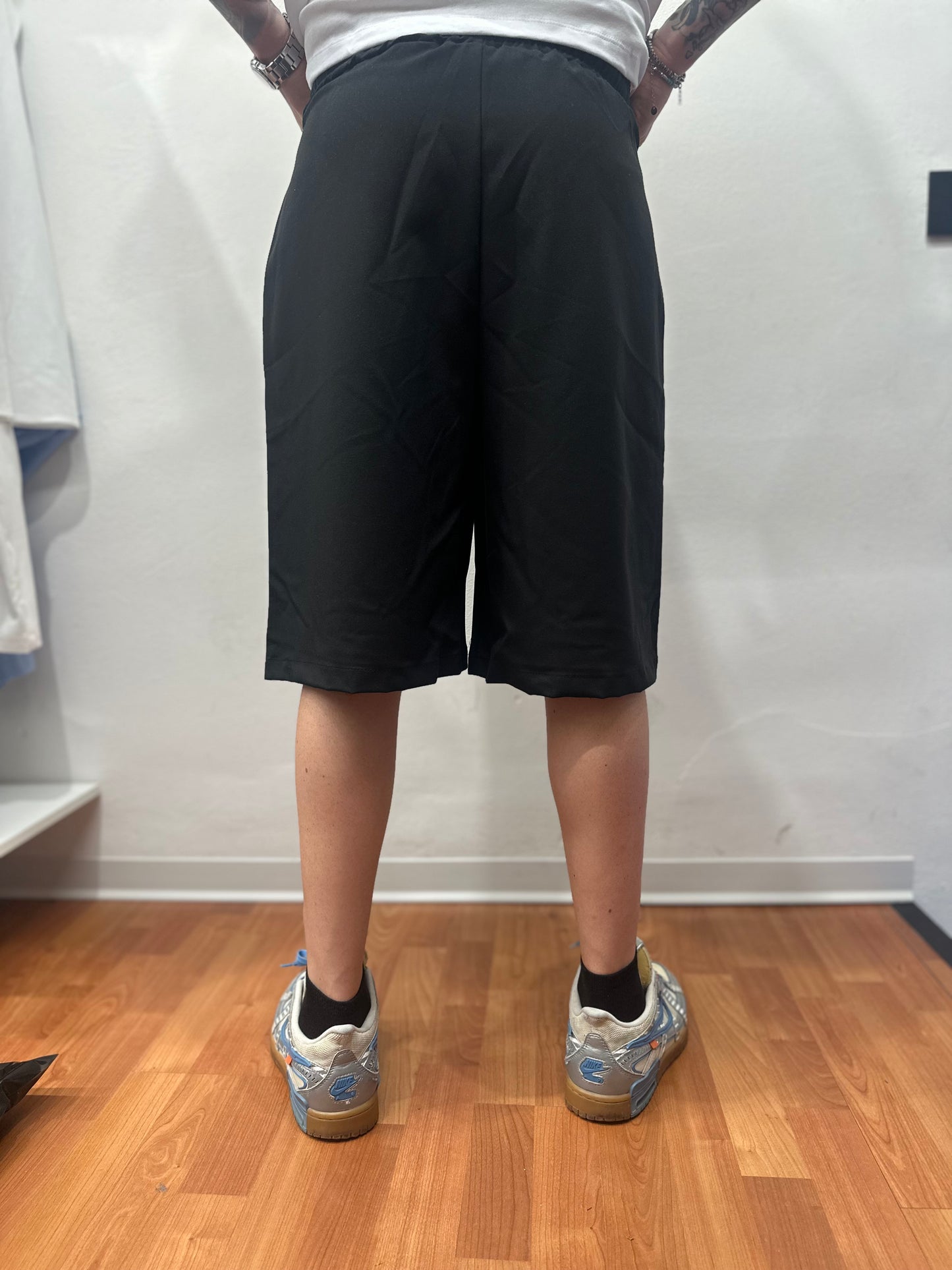 SHORT OVER COMFY NERO