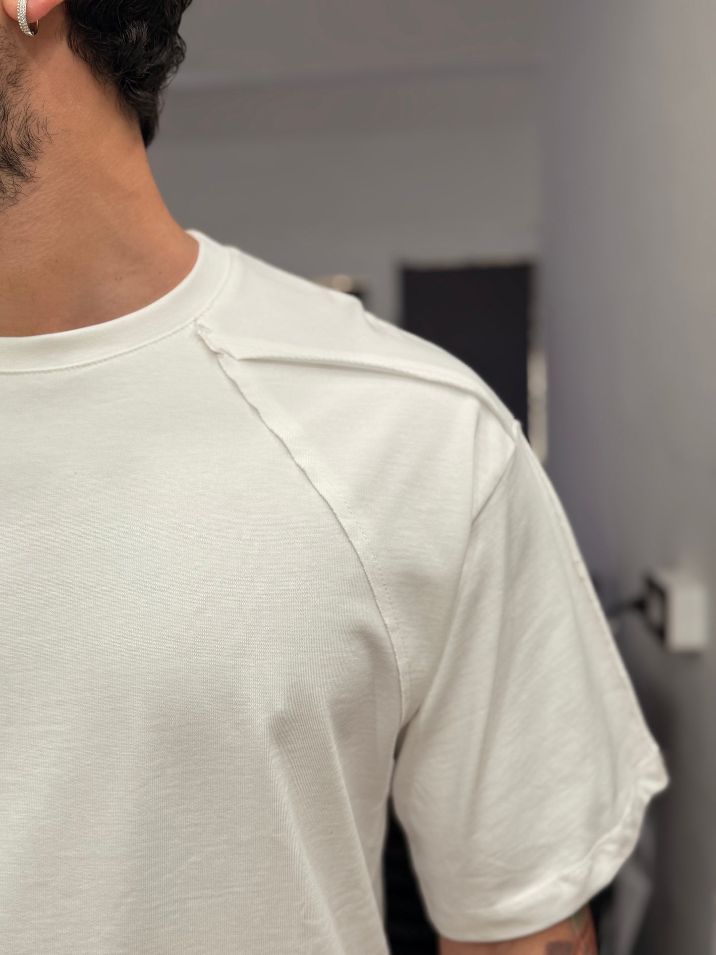 T-SHIRT OVER BIANCA