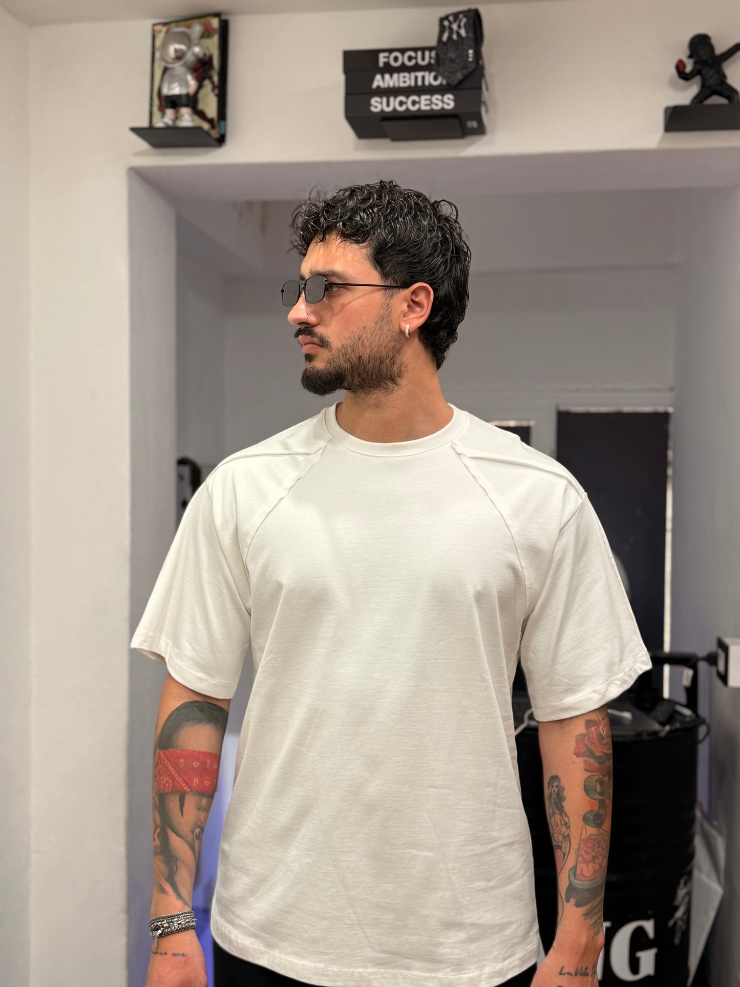 T-SHIRT OVER BIANCA