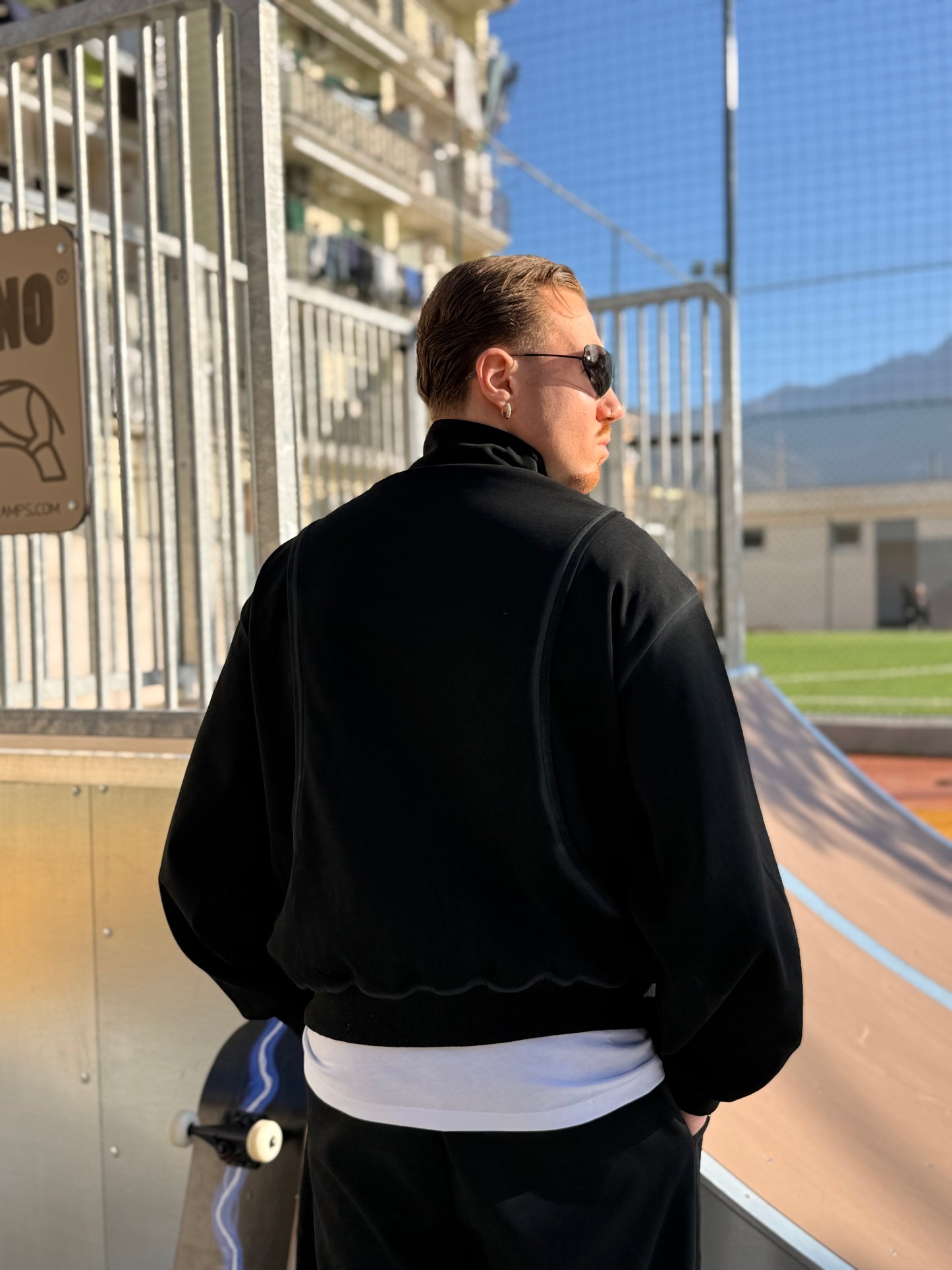 TUTA SFUMATA CROP NERA