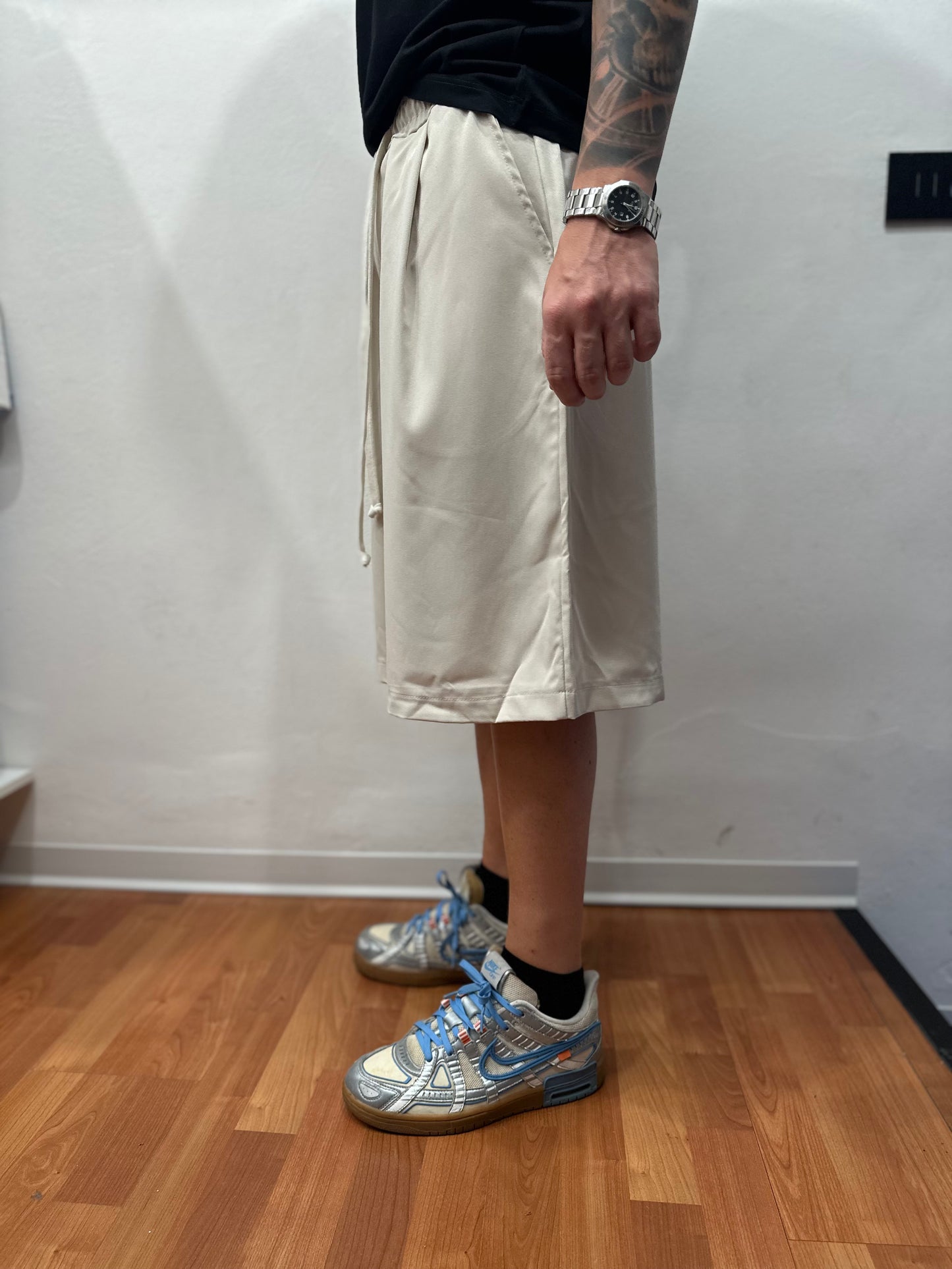SHORT OVER COMFY BEIGE