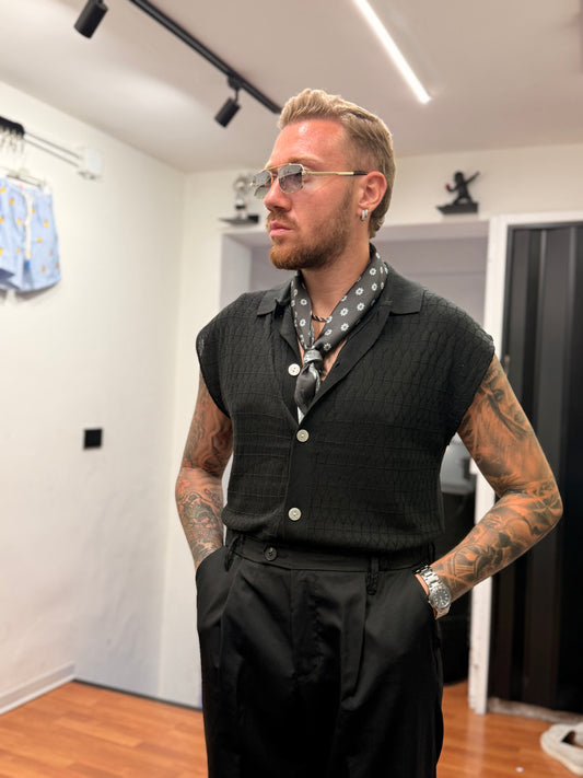 CARDIGAN SMANICATO IN FILO NERO