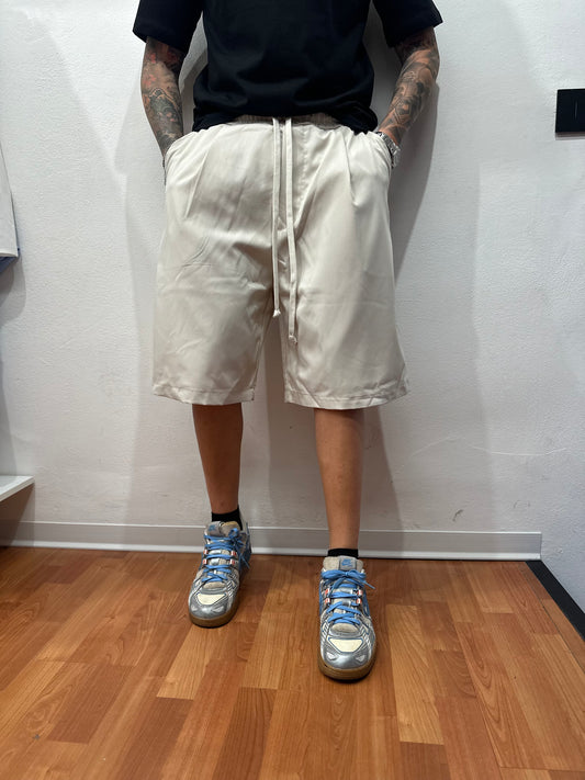 SHORT OVER COMFY BEIGE